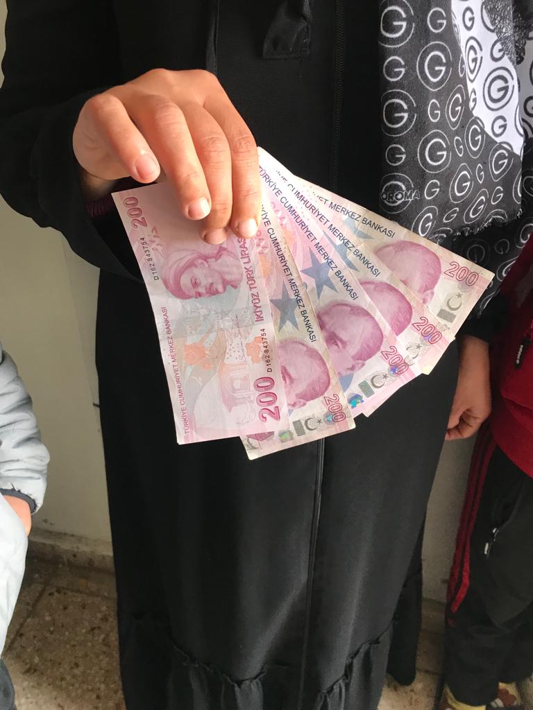 ashanesamsun's tweet photo. İhtiyaç sahibi ailelerimize erzaklarını dağıttık.Rabbim vesile olan herkezden binlerce kez razı olsun 🙏 https://t.co/Uyhq00FnED