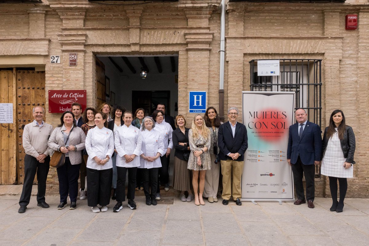 MujeresEnGastro's tweet image. No os perdáis el artículo de @GuiaRepsol del encuentro en Antequera de 'Mujeres con sol en la gastronomía andaluza', más que una cena de altura, un foro en el que se habló de tradición, innovación, vocación, conciliación, sostenibilidad, formación... guiarepsol.com/es/comer/nuest…