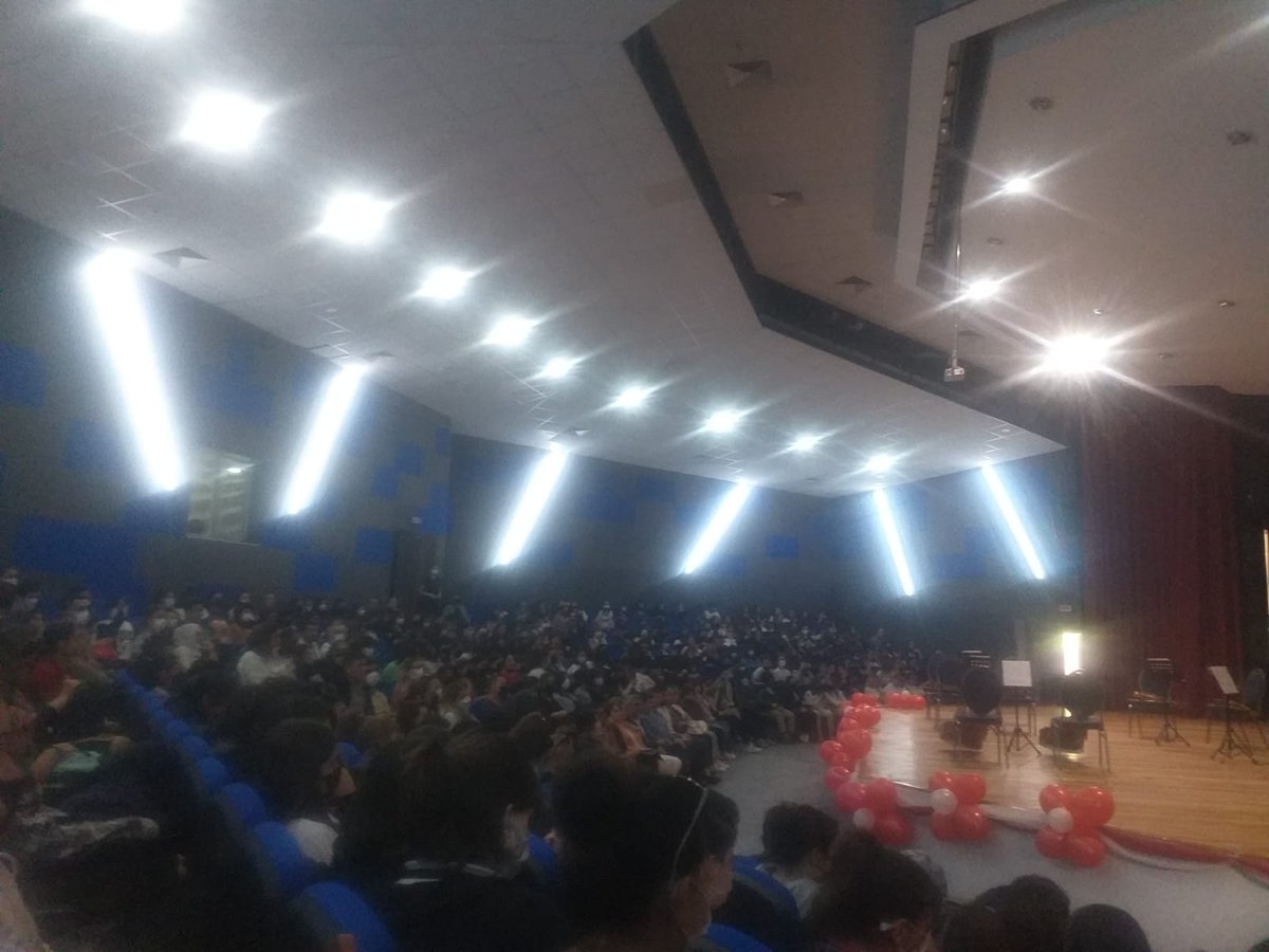 RemziSerif's tweet photo. Işılay Saygın Güzel Sanatlar Lisesi tanıtım gezisinde öğrencilerimiz sınavlar hakkında bilgi alırken Resim ve Müzik bölümleriyle ilgili sunum ve gösterileri izlediler.
@boduroga @ilce_mem @izmir_ilmem @tcmeb https://t.co/iiURKkozqU