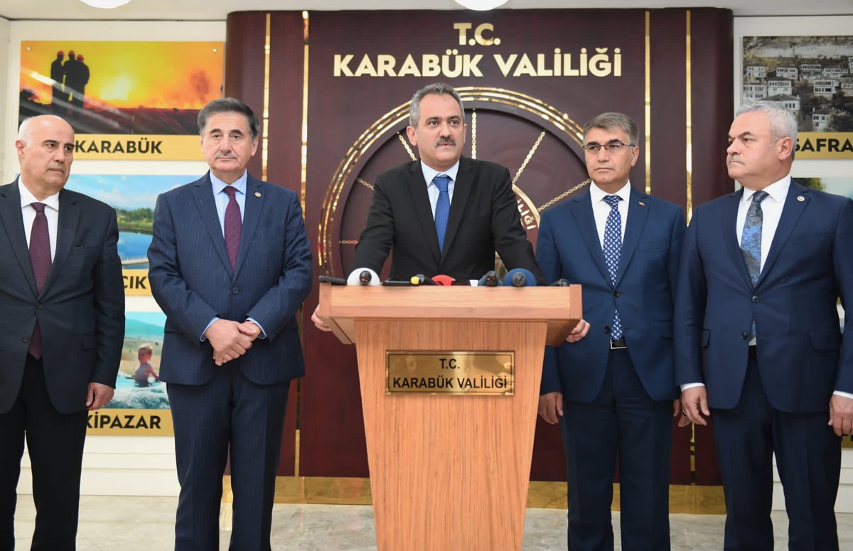 Bakan Özer, Okullarda Maskesiz İlk Günü Değerlendirdi

“Uzun süredir büyük fedakârlık gösteren ve bu sürecin kahramanları olan öğretmen ve öğrencilerilerimize teşekkür ediyorum.”

👉 meb.ai/GmDHct