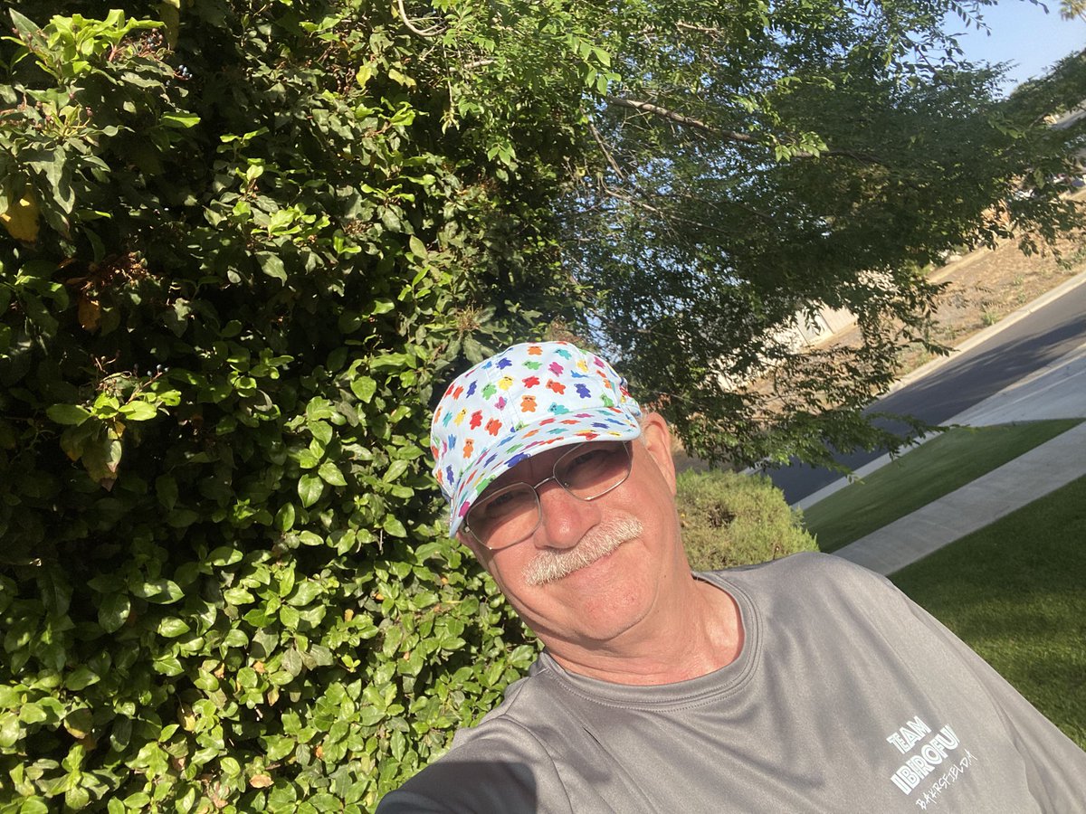 FernetJames's tweet photo. National Gummi Bear Day Ran with #TeamIBProFun and my #GetSprintsGummyBearHat https://t.co/XQaoO3vmCW
