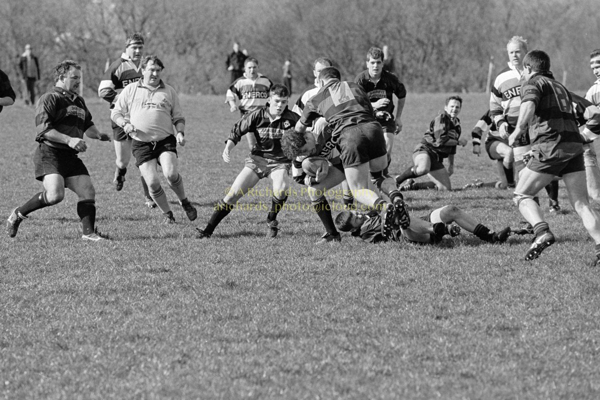 Essex_Welsh_Ref's tweet photo. More classic West Wales rugby action from the archives...

Trimsaran hosting Llangennech on 30/03/96.

Set 3

@TrimsaranRugby @RFCLlangennech https://t.co/rJ6XNJizVH