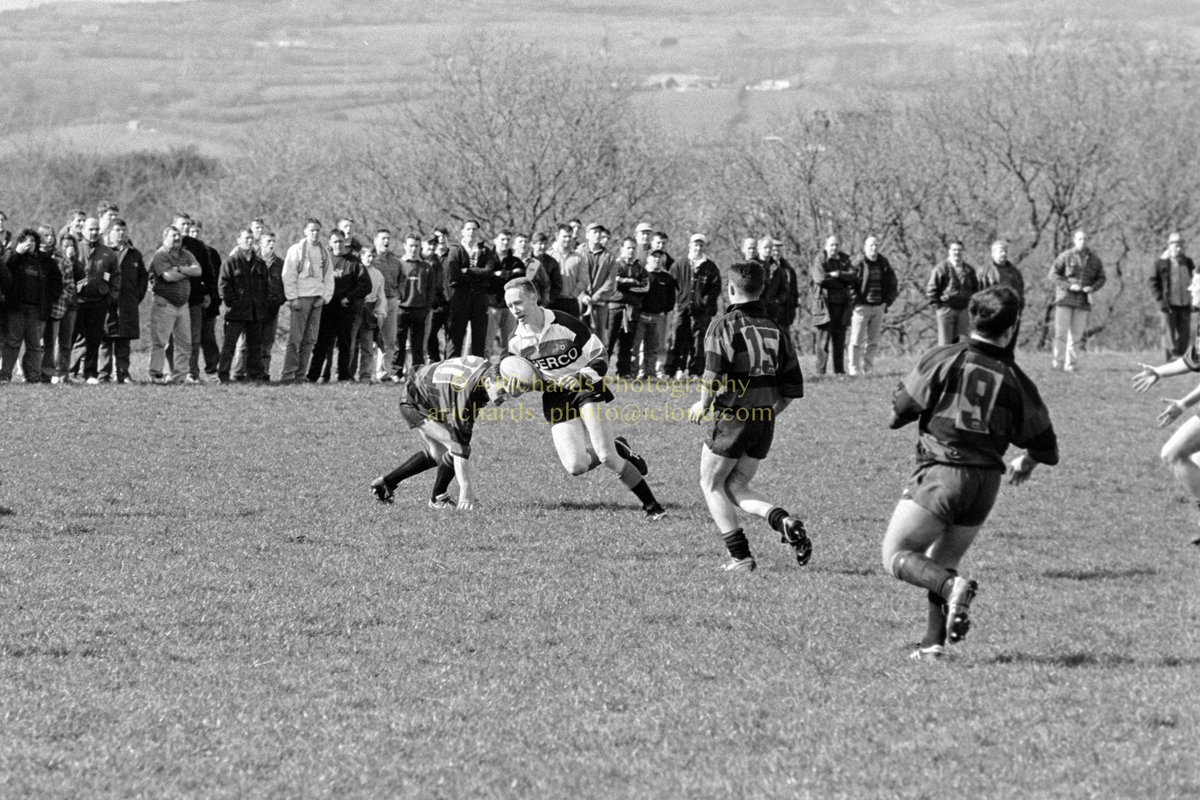 Essex_Welsh_Ref's tweet photo. More classic West Wales rugby action from the archives...

Trimsaran hosting Llangennech on 30/03/96.

Set 3

@TrimsaranRugby @RFCLlangennech https://t.co/rJ6XNJizVH