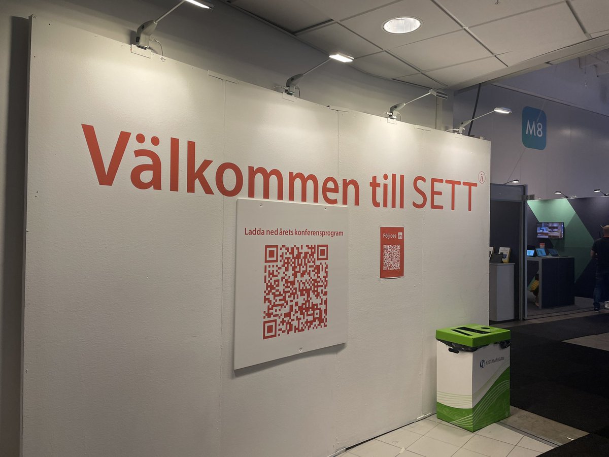 _nicke_nyfiken's tweet photo. Ny dag på SETT, 2/3
Sollentunas monter med personal och duktiga elever levererar. 😊
Fasiken vad kul det är att träffas o växla några ord med gamla vänner och twänner igen. #solskol #runbacka #skoltwitter https://t.co/J0gMXol5PE