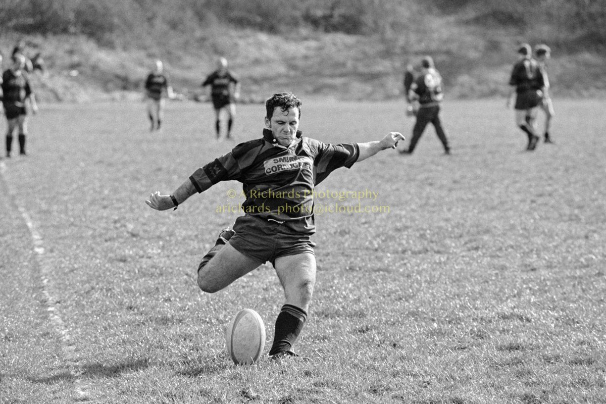 Essex_Welsh_Ref's tweet photo. More classic West Wales rugby action from the archives...

Trimsaran hosting Llangennech on 30/03/96.

Set 4

@TrimsaranRugby @RFCLlangennech https://t.co/u8F5bPEaNG