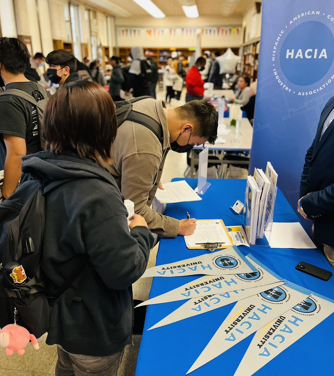 AndrewChipman9's tweet photo. Thank you to the 15 organizations here for the @ThomasKelly_HS Trade and Career Fair! Shout out to @KellyPostsec for making these connections possible for all interested students! https://t.co/dbT5UTwiQV