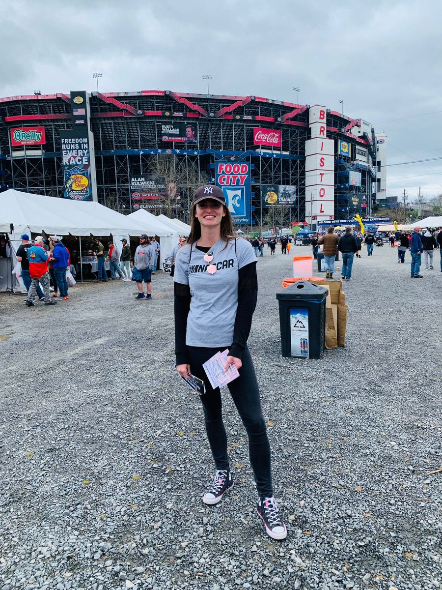 Our engaging models were working at the Bristol Motor Speedway in Tennessee last weekend! Great job! @alicelauramodel 

#tenneseemodels #bristolmotorspeedway
#dallasmodelingagency #premiumstaffing 
#usastaffingagency #austinmodelingagency
#dallasmodelingagency #dallasbusiness https://t.co/oEe6vWjE2G