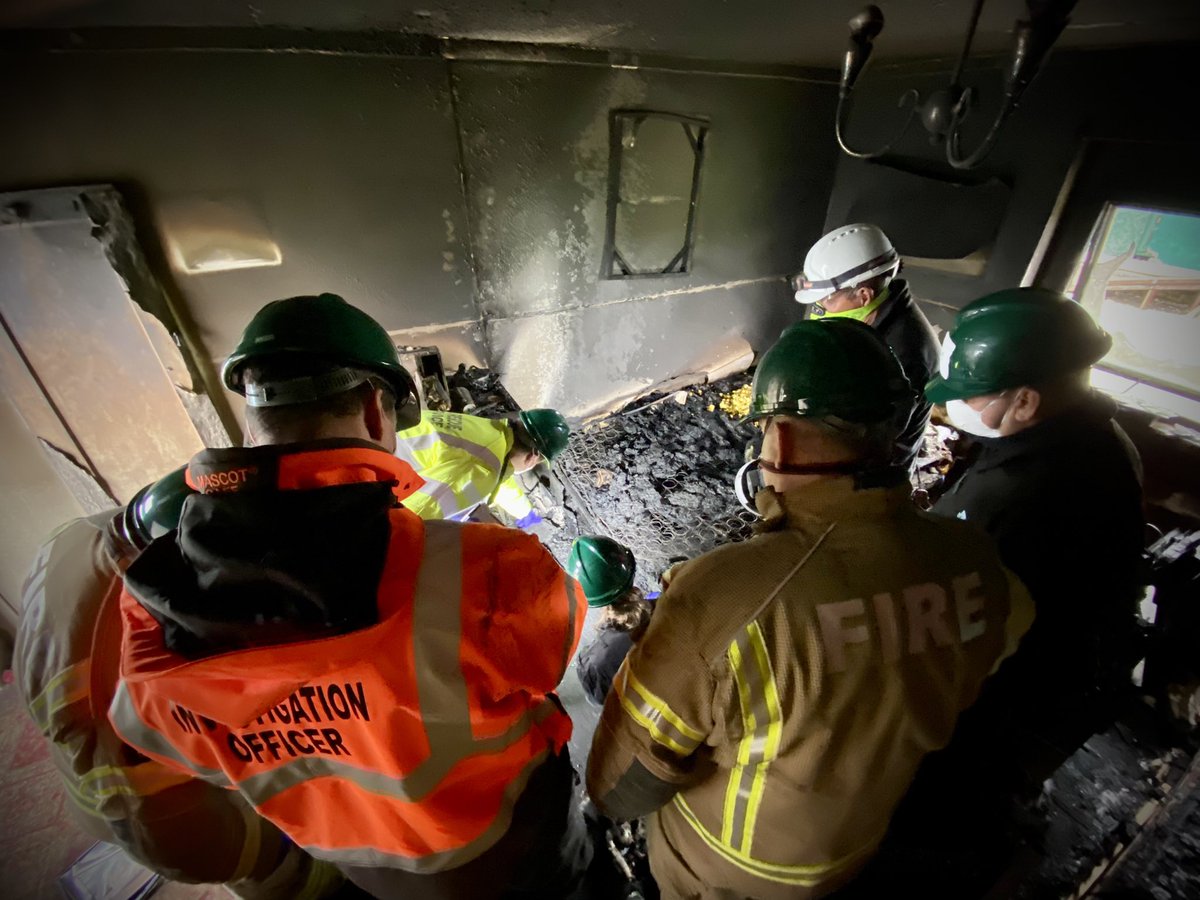 CheshireArson's tweet photo. Day 3 of another @GATR_FIRE Practical FI course.  Lots of good humoured learning! for students from @CornwallFRS @HumbersideFire @BureauVeritasUK @CheshireFire @LondonFire https://t.co/mjBf6GNTA4