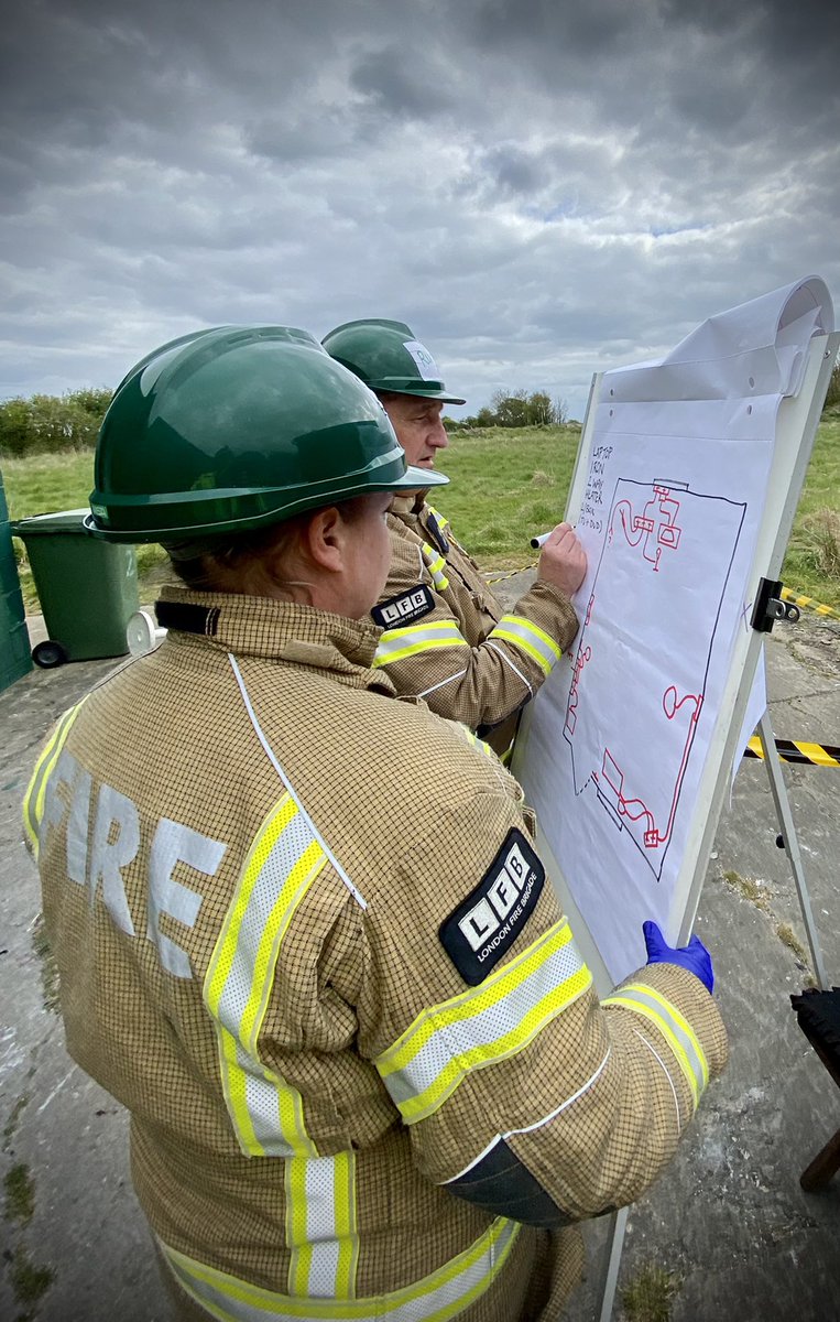 CheshireArson's tweet photo. Day 3 of another @GATR_FIRE Practical FI course.  Lots of good humoured learning! for students from @CornwallFRS @HumbersideFire @BureauVeritasUK @CheshireFire @LondonFire https://t.co/mjBf6GNTA4