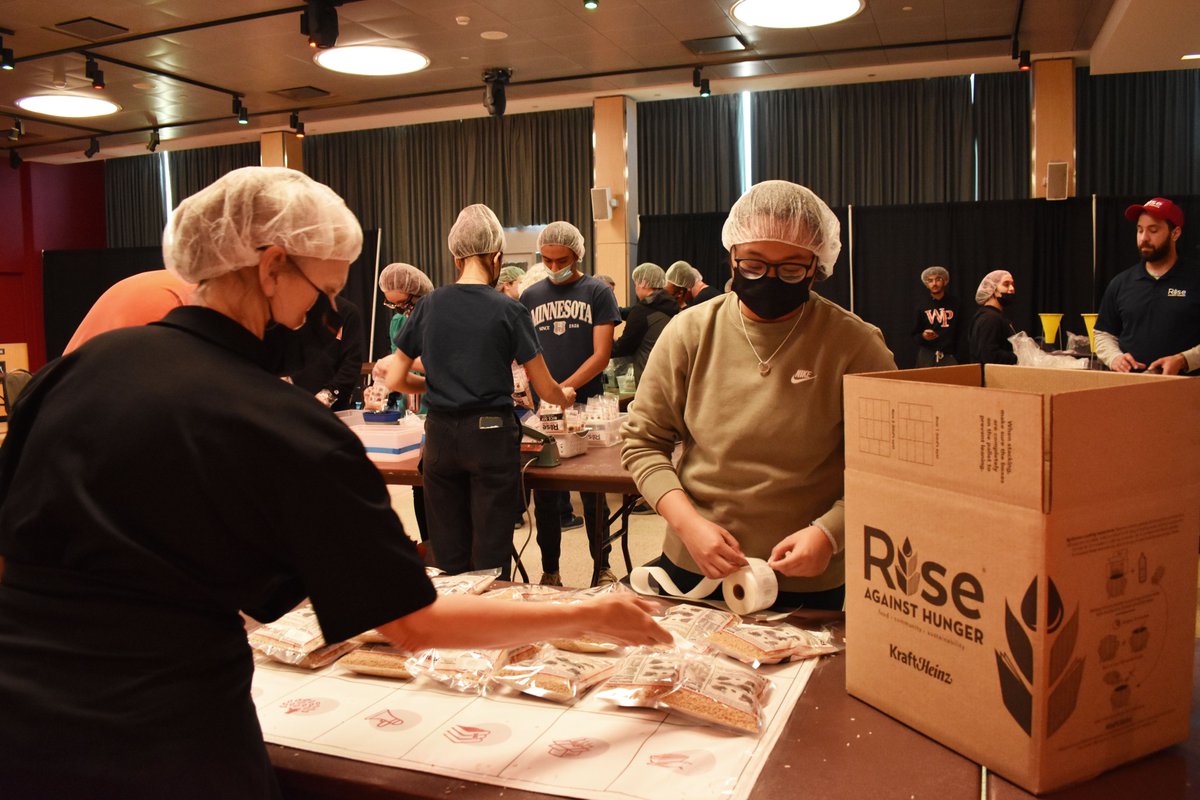 wpunj_edu's tweet photo. Thank you to all the faculty, staff, and students who got together for @Rise2030 π§‘
They joined us in packing thousands of meals that will be delivered globally ππ§‘ Helping the fight against food insecurity πͺπΌ #WeAreWillPower #DoGoodWP https://t.co/Uv665MekHF