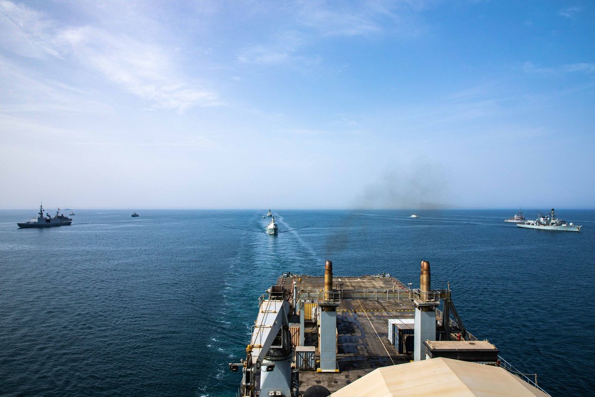 RoyalNavy_MWBS's tweet photo. We have worked with many countries over the last 15 years. Earlier this year we trained with Oman and the US in the Gulf of Oman 🇴🇲 🇺🇸 🇬🇧. Working with regional partners is vital to providing maritime security in the Middle East. #Continuous15 https://t.co/g89NzAhBsV