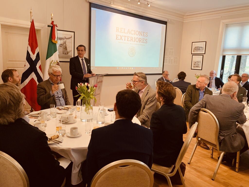 ucanchola's tweet photo. En @EmbaMexNoruega celebramos seminario de #PromociónComercial con presencia de #Empresas noruegas. #México es muy atractivo por las oportunidades que ofrece en sector #Servicios , #SectorMarítimo y #Tecnología de exploración.#MexicoGlobal @SE_mx @luzmadelamora @ComceOficial https://t.co/Ph7LyEBW4B
