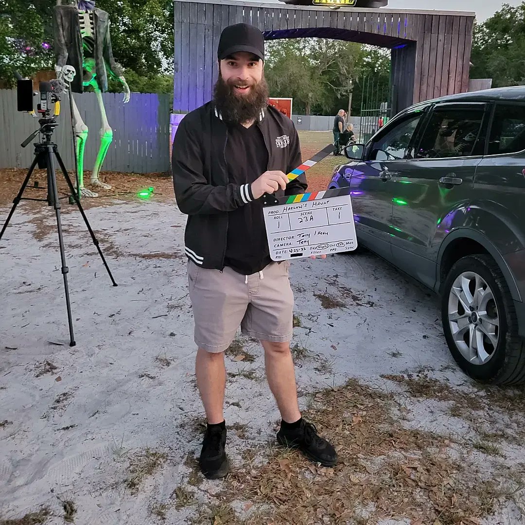 JohnReguera's tweet photo. Having an absolute blast on the set of the upcoming horror film @harlowshaunt https://t.co/WnxoBfRmth