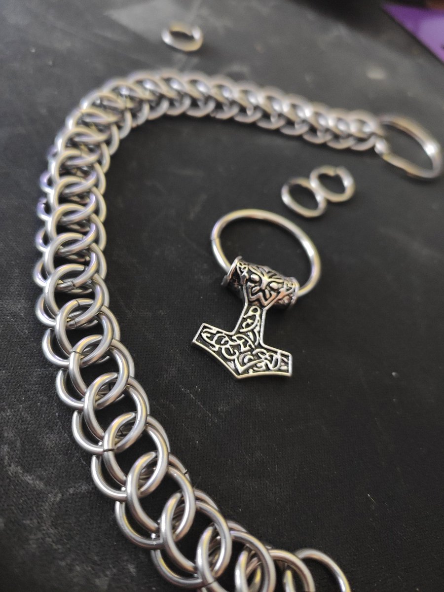 MaylleArts's tweet photo. And we're back after a birthday weekend! Thanks so much for all the messages 💜😊 I'll be streaming chainmail this weekend! Make sure to follow https://t.co/IXVd2MQSNe and https://t.co/WCwL2fdRdp 
#birthday #chainmail #art https://t.co/WohrxDrYoJ