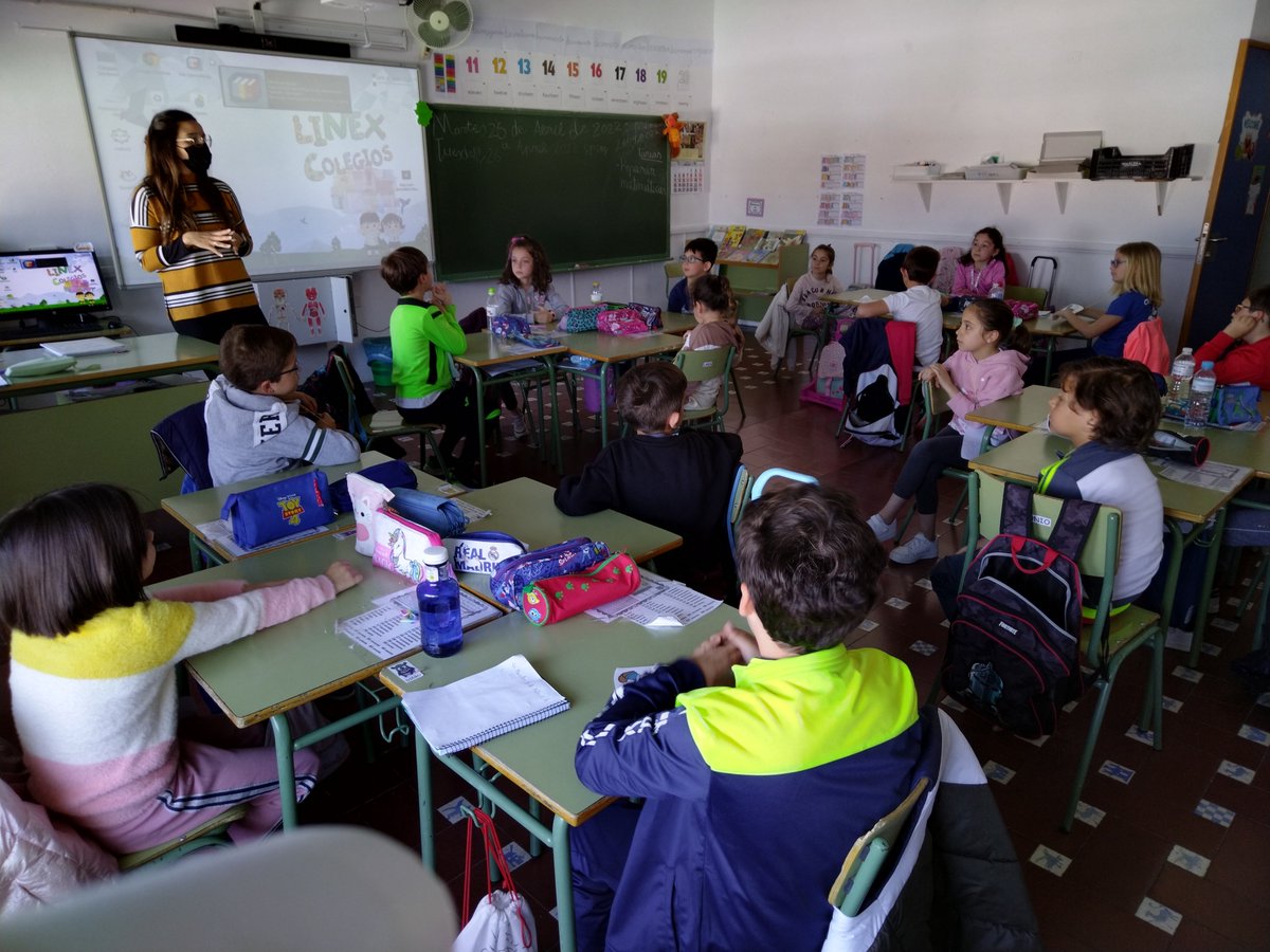 san_calasanz's tweet photo. Segunda visita. Seguimos con el programa #muévete22 @CPR_Zafra @InnovacionForm https://t.co/fNpiohDXKo