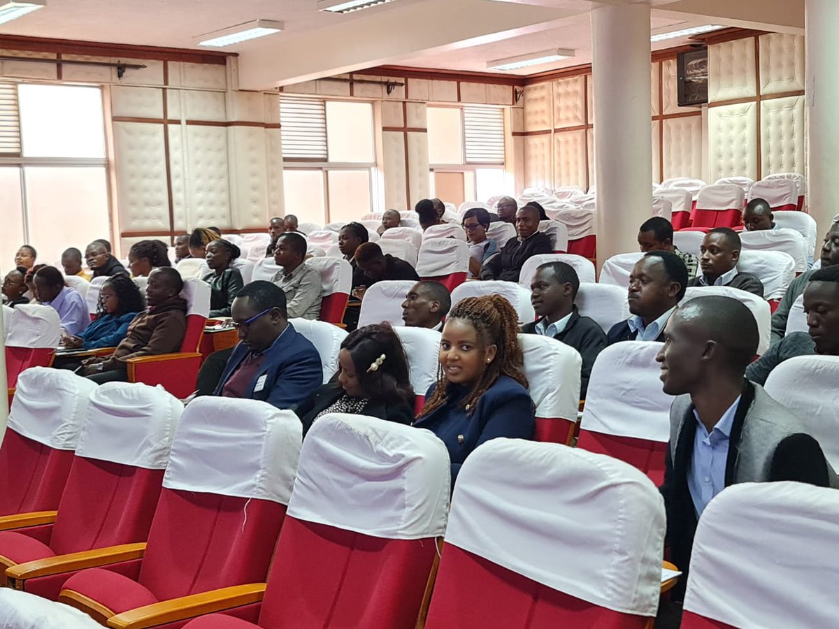 MediaCouncilK's tweet photo. Enhancing Professionalism in Public Service: We participated in the induction of the newly appointed information officers at .@MoICTKenya  at .@KSGKenya Embu where our Director, Media Training and Development .@vicbwire took them through the topic: Media in the New Constitution. https://t.co/PybQNQzzsw