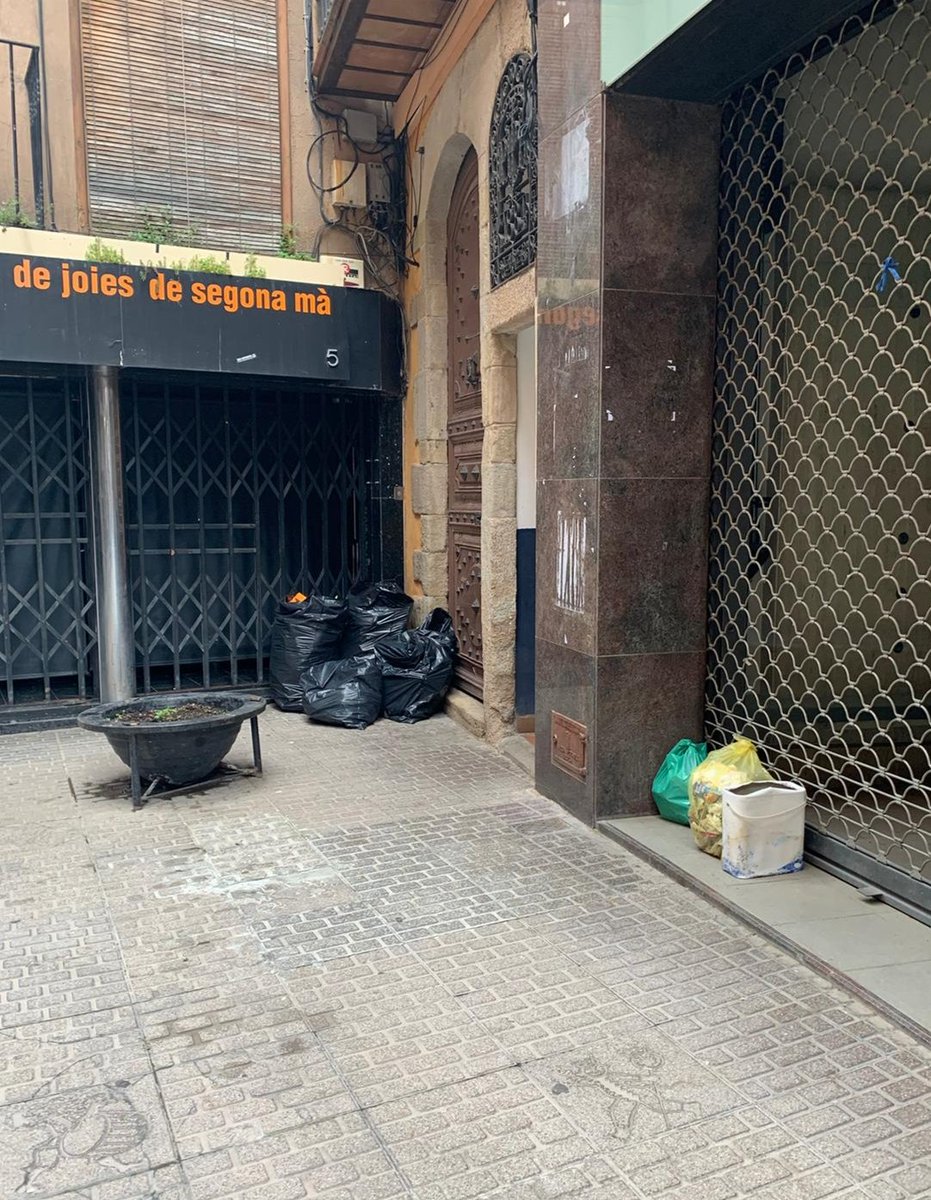 DePeguera's tweet photo. 📍Pl. Maragall🌈
📍Pcta. Ciutat 🎡
#untombperberga
#portaaporta 
#elberguedaquingoigquefa 
@AjuntamentBerga @ccbergueda https://t.co/t2nnRGuHXP