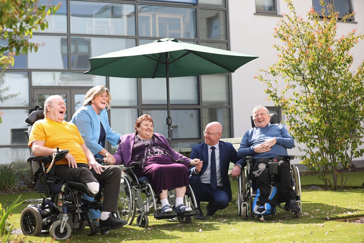 Today @DonnellyStephen @MaryButlerTD were delighted to meet patients & residents @ opening of Peamount Healthcare's new 100 bed rehabilitation & residential centre. Providing better outcomes for patients after stroke, trauma or hospitalisation @HSELive @DMHospitalGroup @HSECHO7