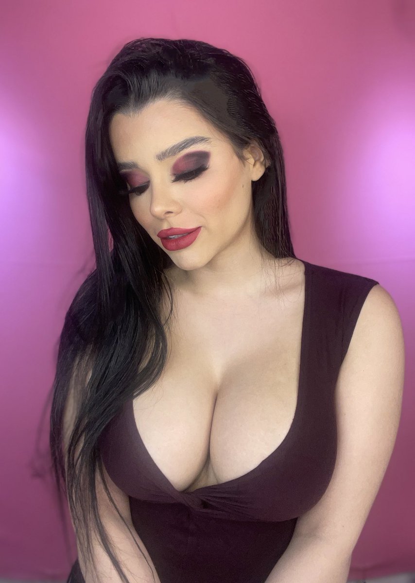 pour_aya's tweet photo. Tell me, what you thinking about 🫠
#redlips #redlipstick #redlipsticks #redlipstick💋 #burgundymakeuplook #burgundymakeup #burgundyeyeshadow #smokeyeyeshadow #thickbrows #thickbrowsdontcare #longblackhair https://t.co/daoSYDiU7u