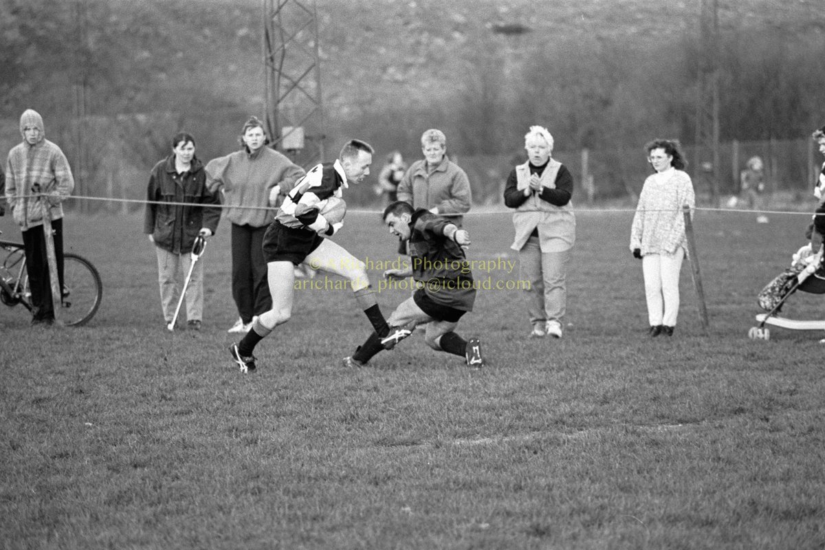 Essex_Welsh_Ref's tweet photo. More classic West Wales rugby action from the archives...

Trimsaran hosting Llangennech on 30/03/96.

Set 6

@TrimsaranRugby @RFCLlangennech https://t.co/xdtm0TvqYk