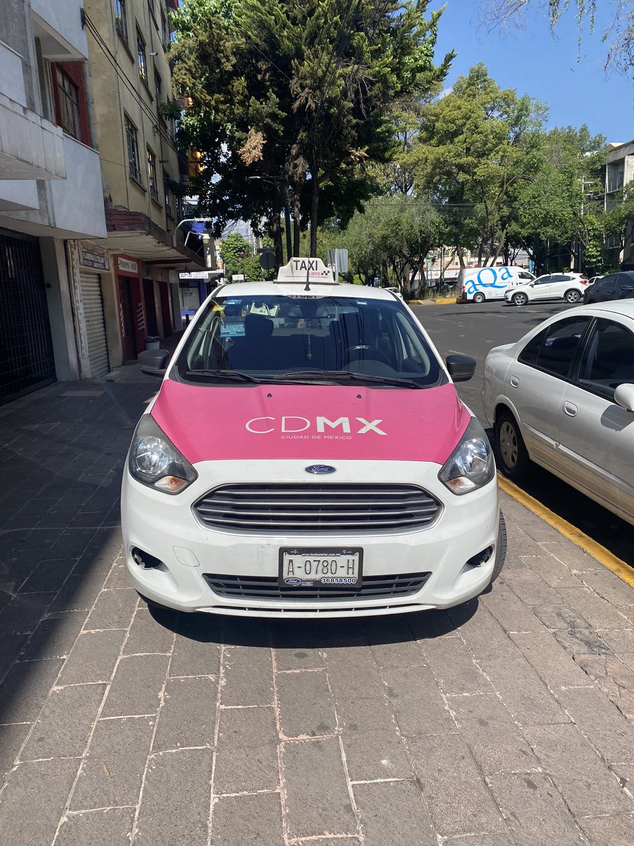JoannaPirod's tweet photo. Buen día @BJAlcaldia este taxi siempre se estaciona sobre la banqueta en una taquería sobre Obrero Mundial y le he dicho ya varias veces que no lo haga.
Hoy me dijo culera y que chingara a mi madre. Nunca veo patrullas cerca. Qué se hace? https://t.co/jOyECort9n