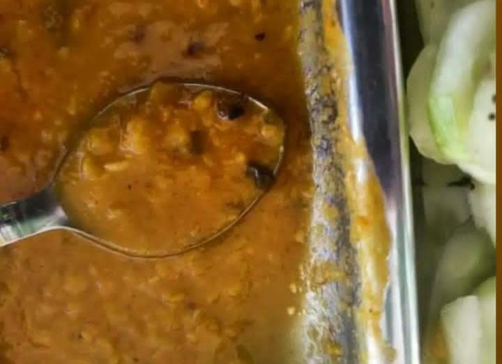 streetcapturer's tweet photo. Flies, stones and cockroaches in MIT Manipal mess food. Dead rats under the table. Food being served with bare hands. God knows what else is there inside the actual kitchen. It's obvious that over 500 people have fallen ill. @BSBommai @ugc_india @BJP4Karnataka @DgpKarnataka https://t.co/2HcsIXu2er