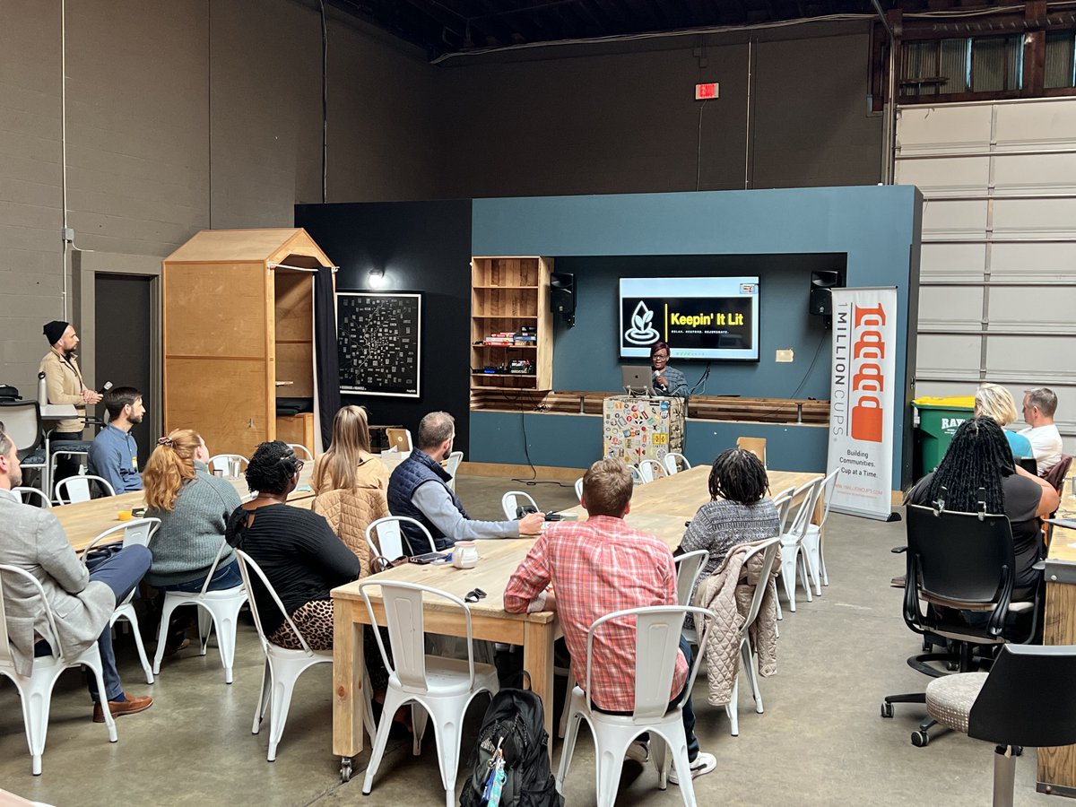 FullStackPEO's tweet photo. Celebrating 5 year anniversary of #1mcindy at @SpeakEasyIndy with an incredible entrepreneurial community! @1MillionCupsIND https://t.co/LqEcemvANt