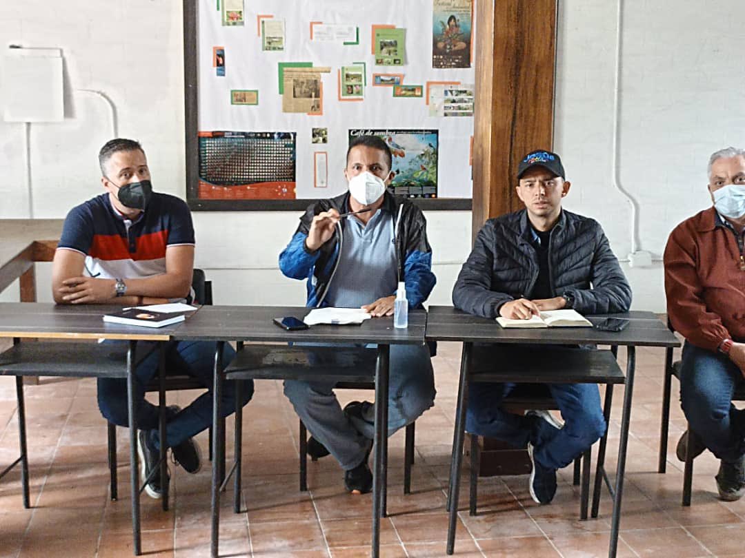 #27abril Carlos Ayala decano (e) de la Facultad de Ciencias de la <a href="/ULA_Venezuela/">Univ. de Los Andes</a> nombrado por el Consejo Universitario preside la mesa de trabajo con el alcalde <a href="/JesusAraque2021/">JESUS ARAQUE</a> 

#meridaciudadderetos 🏔