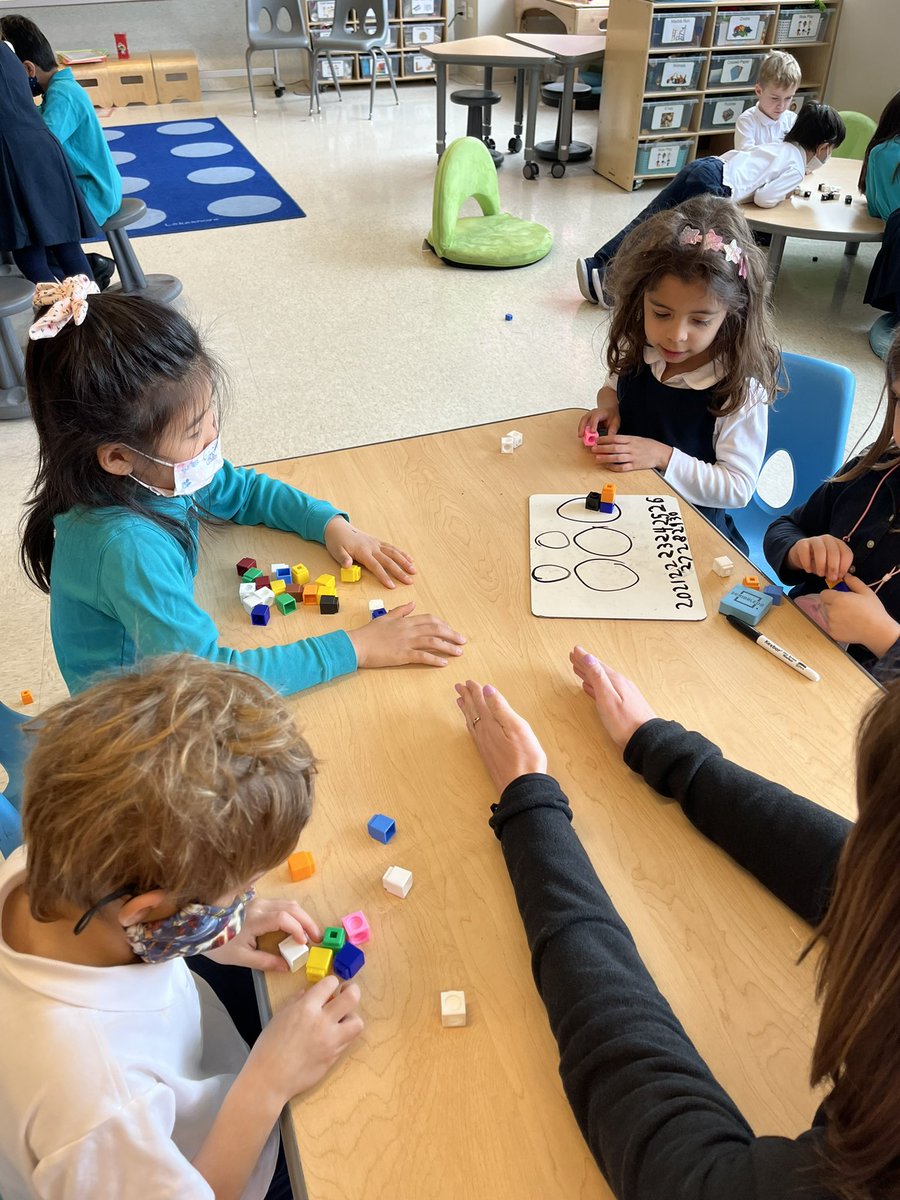BISCLPYear1's tweet image. #LoyalLions are investigating what numbers between 20 and 30 can make equal groups of 5. What numbers do you think can make the groups of 5? #NAEBeAmbitious