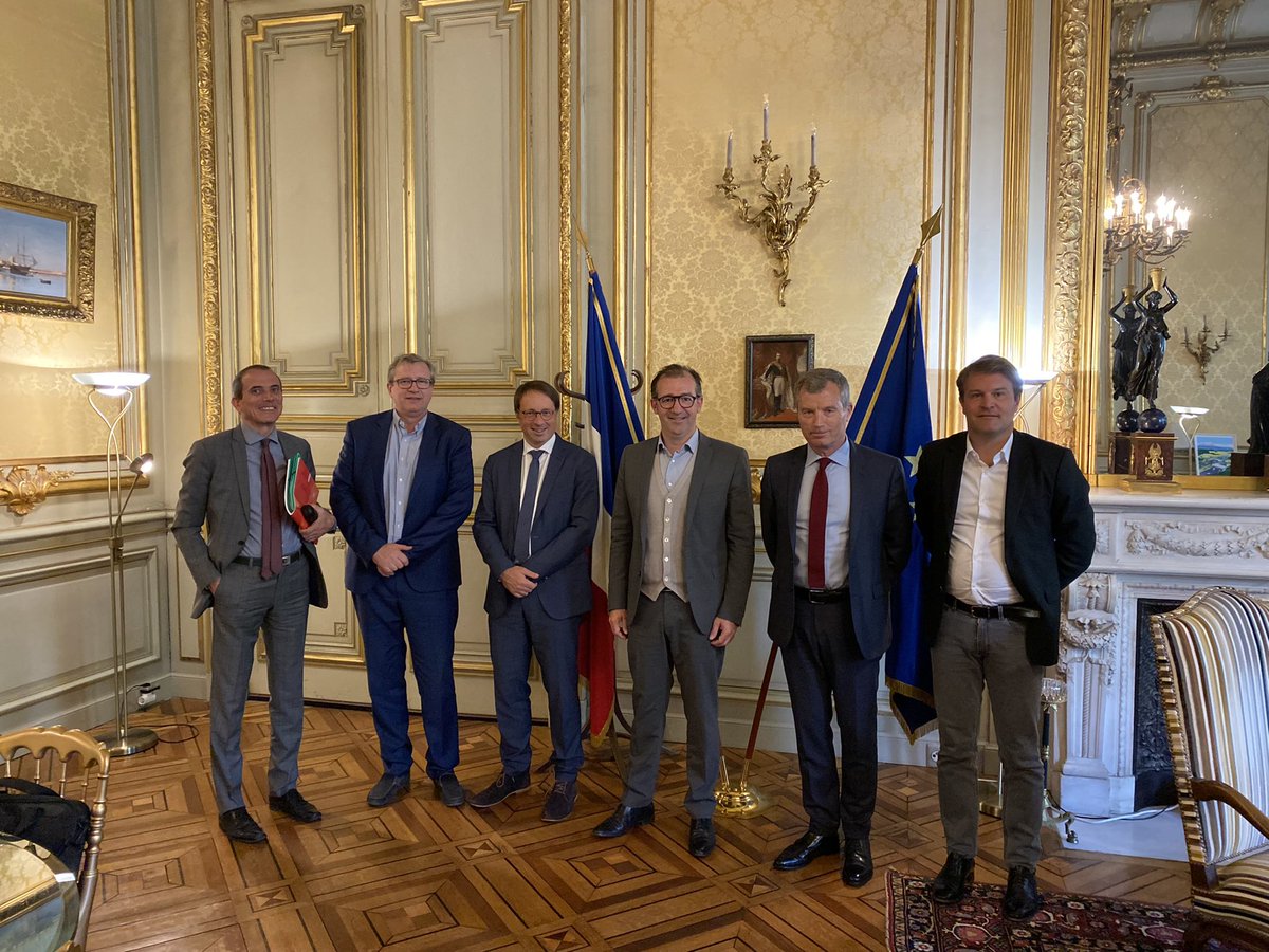 Fpi_Provence's tweet photo. Rencontre avec le #Préfet de Région et le directeur de la #DDTM13 pour évoquer les conséquences sociales et économiques liées à la problématique du #logement (Tx délivrance #PC, ↘️des stocks, ↗️hausse des prix...) sur @AMPMetropole et #Marseille.
@Prefet13 https://t.co/B9yrPubIm6