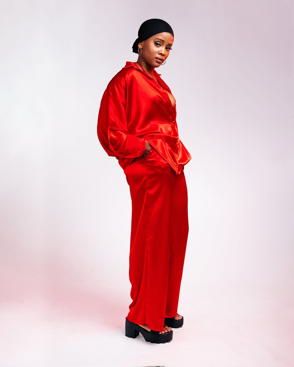 _thandomaseko_'s tweet image. This is what I do and I love it🧵🇸🇿❤. Cut from satin for my girlies that appreciate a little sheen in their wardrobe. 
📷: @msakmanie 

#TiniTwitter #SmallBiz #fashiondesigner #clothingbrand #eSwatini