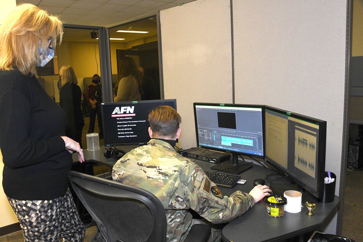 OmahaInjury's tweet photo. David OโNeill had the opportunity to join a tour of @Offutt_AFB. They shared why their global mission constantly evolves to include information warfare and cyber operations among Air Force initiatives. Thank you for having us!
#OffuttProud https://t.co/NFfhmIC8BV