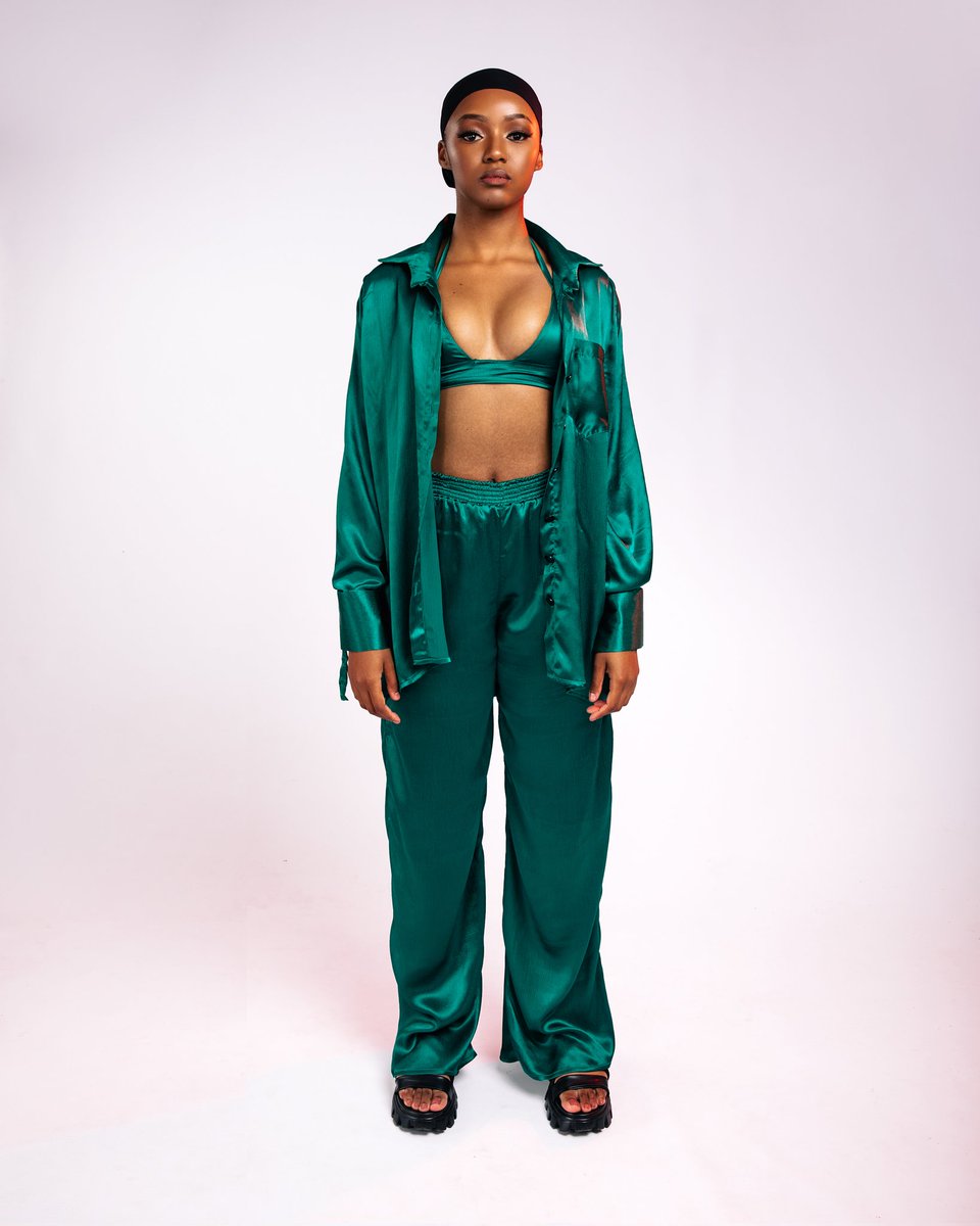 _thandomaseko_'s tweet image. This is what I do and I love it🧵🇸🇿❤. Cut from satin for my girlies that appreciate a little sheen in their wardrobe. 
📷: @msakmanie 

#TiniTwitter #SmallBiz #fashiondesigner #clothingbrand #eSwatini