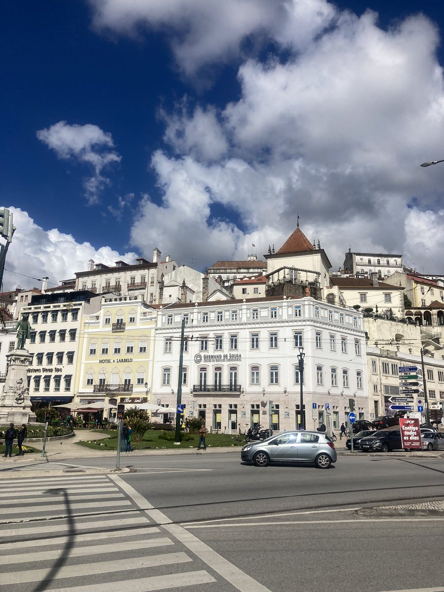 Roberto_lo's tweet photo. Hoy en #Coimbra compartiendo experiencias con gente estupenda. #rcp #investigacion #remoss #socorrismo que bonita es esta ciudad y su universidad #obrigado https://t.co/nHwcBDeC6e