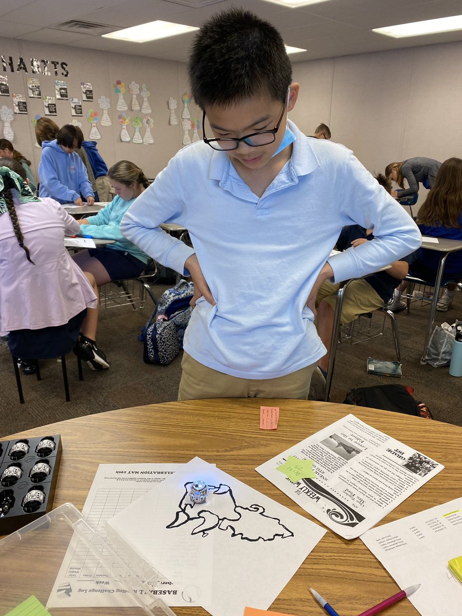 mrssjwitt's tweet photo. Exploring @Ozobot Evo in science class today! #BCBEfullSTEAMahead #baldwinproud https://t.co/U5xhOwrg1V