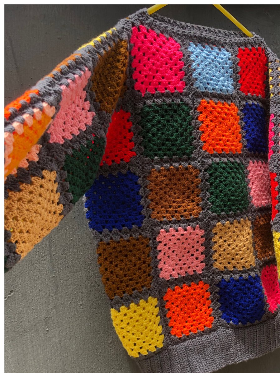 similoluwaaa_'s tweet photo. Here it is guys!
After more than 200 hours and 40 balls of yarn, my colorful new obsession is finally complete.

PLEASE RETWEET, Leave a like and a nice comment. https://t.co/3rvIR4qwM0