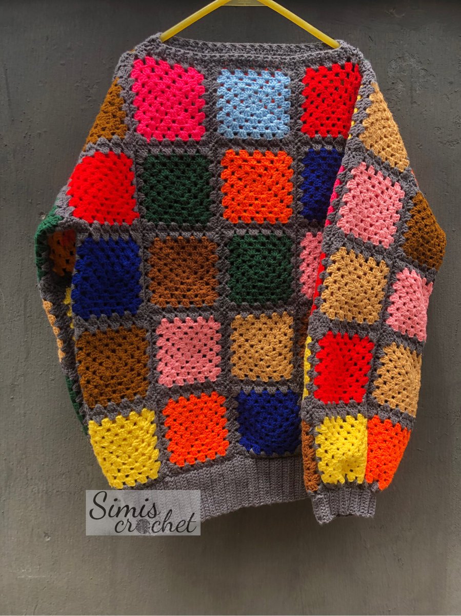similoluwaaa_'s tweet photo. Here it is guys!
After more than 200 hours and 40 balls of yarn, my colorful new obsession is finally complete.

PLEASE RETWEET, Leave a like and a nice comment. https://t.co/3rvIR4qwM0