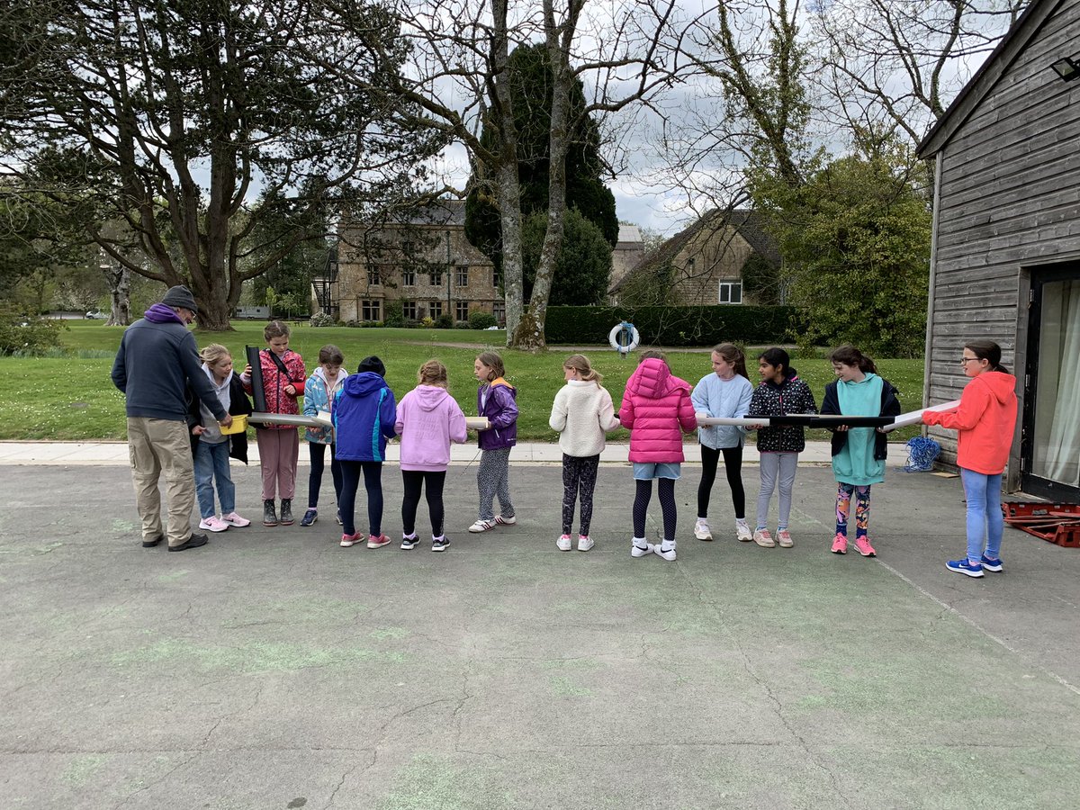 ManorHseSchool's tweet photo. Team 4D using their excellent team building skills to problem solve. #ALoveOfLearning #ManorHseSchool https://t.co/WdcF2Jx6SH