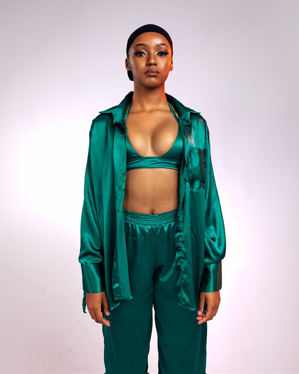 _thandomaseko_'s tweet image. This is what I do and I love it🧵🇸🇿❤. Cut from satin for my girlies that appreciate a little sheen in their wardrobe. 
📷: @msakmanie 

#TiniTwitter #SmallBiz #fashiondesigner #clothingbrand #eSwatini