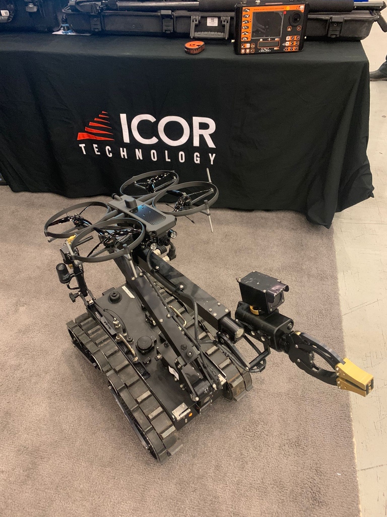 ICORTechnology's tweet image. Want to learn more about @icortechnology &amp;amp; @brincdrones integration?

Drop by NYTOA &amp;amp; visit booth# 315 to check out the Mini-CALIBER® &amp;amp; LEMUR S Drone⁠
⁠
----⁠
⁠
#caliberrobot #eod #ied #bombdisposal #bombdisposalrobot #bombrobot #bombsquad #police #policerobot #robot⁠ #brinc
