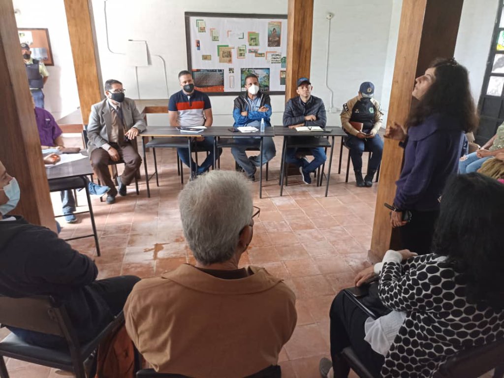 Alcalde @jesusarque2021 escucha a los representantes del Jardín Botánico afectación de este espacio ulandino por la presencia del mercado de mayoristas
