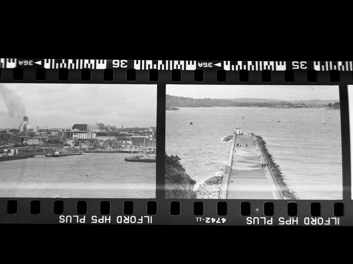 ShayNicol23's tweet photo. So #film twitterfarti what's this about? 🤔 2 things going on here! I get there's some kind of lens flare, not sure why🤷🏼♀️ but there's a weird line at the bottom. 🤔 #cameras a #Pentax #espio105SW https://t.co/FM2HUNOd3J
