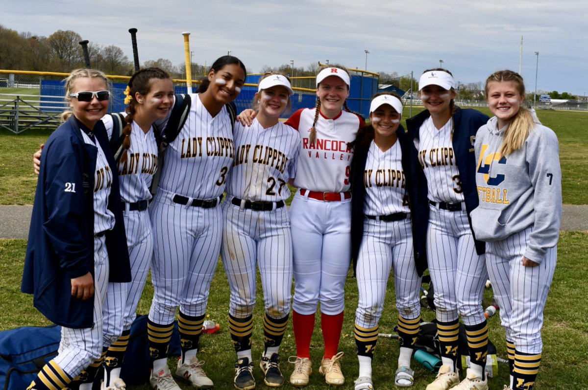 StephanieK009's tweet photo. To all the teammates I’ve ever gotten to play with, whether we had a good relationship or not, I appreciate you.🤍Prioritize yourself and your mental/physical health. Check on your players. Do better. We are more than just people on a field. #playforyourself @Los_Stuff https://t.co/qGdDKBgfq1