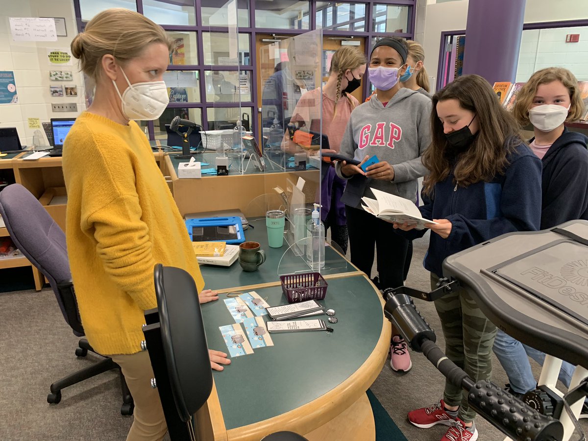 It’s Poem in Your Pocket Day at the Gunston Library! Students are stopping by to read us a poem - either one students wrote or found. Readers get a poetry themed prize to celebrate. <a target='_blank' href='http://twitter.com/APSLibrarians'>@APSLibrarians</a> <a target='_blank' href='http://twitter.com/APSGunston'>@APSGunston</a> <a target='_blank' href='http://twitter.com/APS_ELA'>@APS_ELA</a> <a target='_blank' href='http://twitter.com/Gunston_PTA'>@Gunston_PTA</a> Great way to end National Poetry Month! <a target='_blank' href='https://t.co/aGjkexkcHW'>https://t.co/aGjkexkcHW</a>