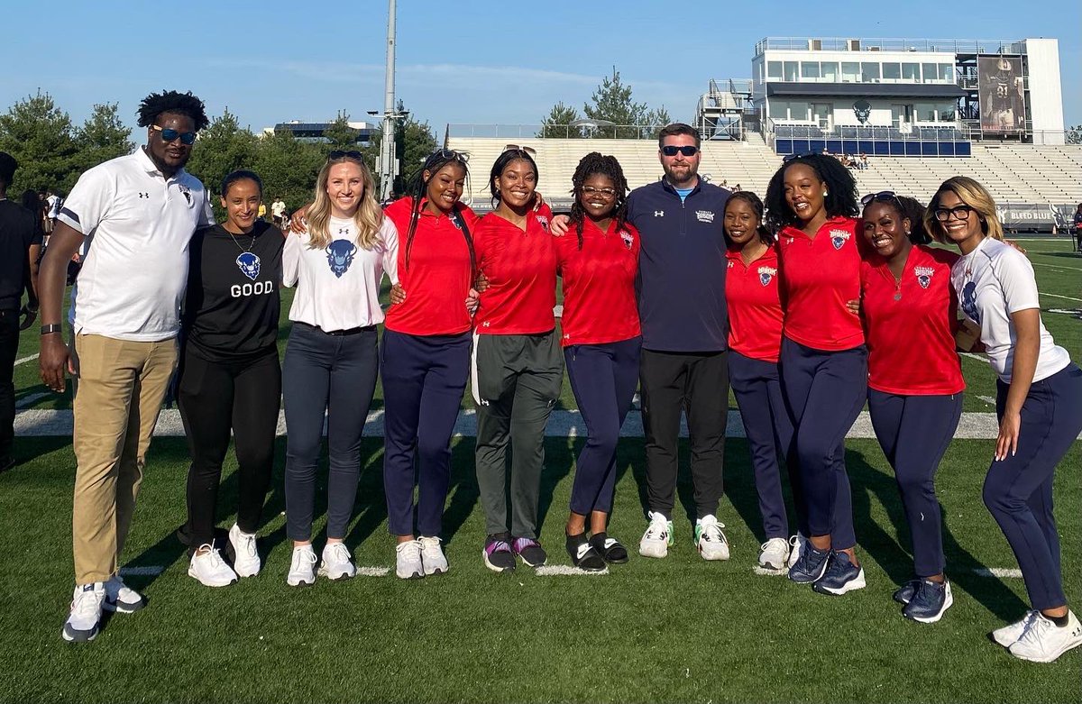 4ever2THEEE's tweet photo. Saturday was one of the last days our graduate students had working with us. We appreciate them and all the hard work they put in since the start of their time with us. We wish them well on the next stage of their journey to becoming certified athletic trainers! https://t.co/t6g1PXaVag