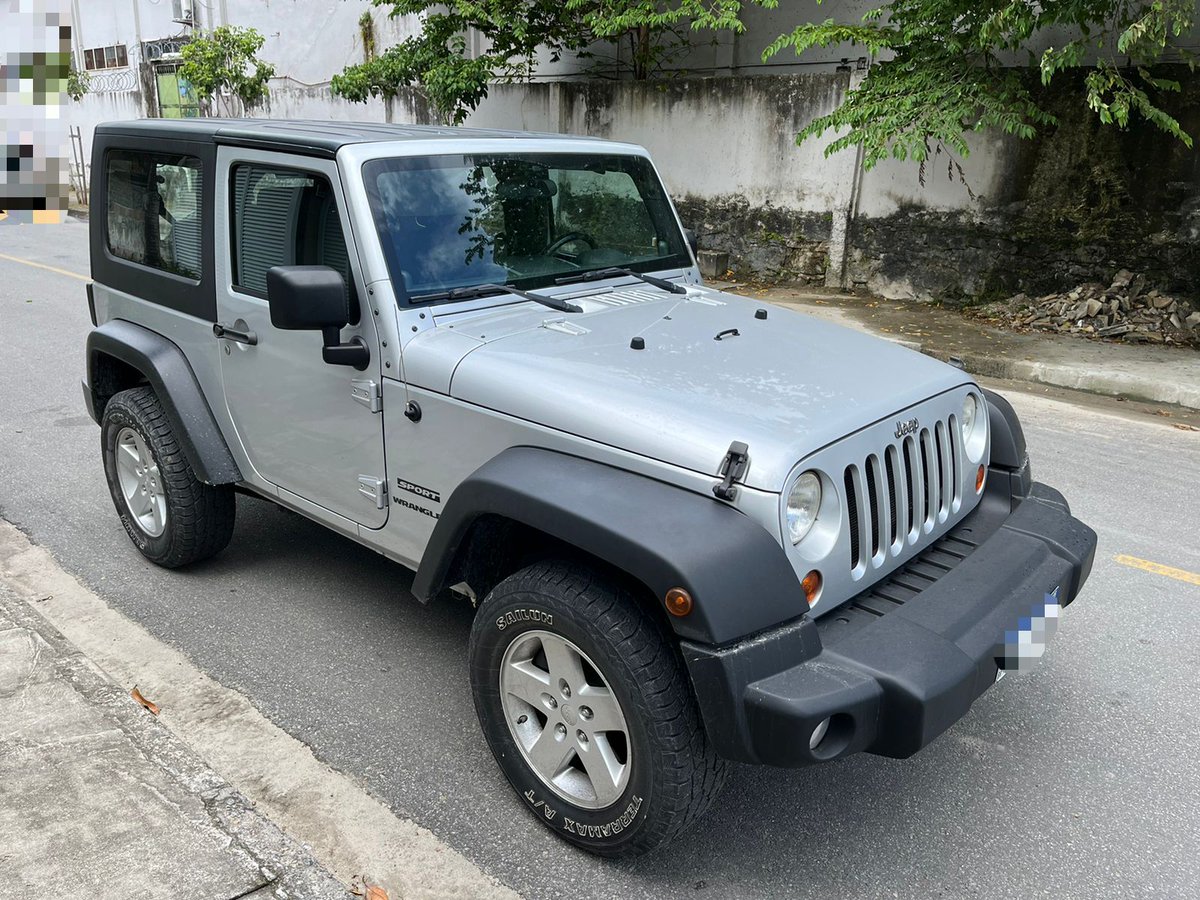 *🟢 DUVIDO MAIS NOVO NO BRASIL.*

*Jeep*

*Wrangle Sport 3.8 Aut 4x4 2010*

*⛽️Gasolina*

*99.000km Carro extremamente novo sem detalhes.*

*Valor R$ 134.900*

*Tabela FIPE R$ 149.125*

*🟢 IPVA 2022 Pago*

*Mais informações no privado.*
