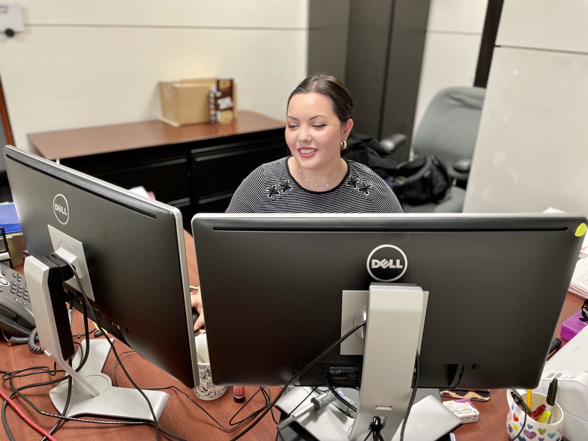 PhoenixMetroBus's tweet photo. Happy #AdministrativeProfessionalsDay! Thank you to all the #admins that hold us together every day. You are the wheels to our bus! 🚌 #PhoenixPublicTransit https://t.co/HXmR77WlDQ