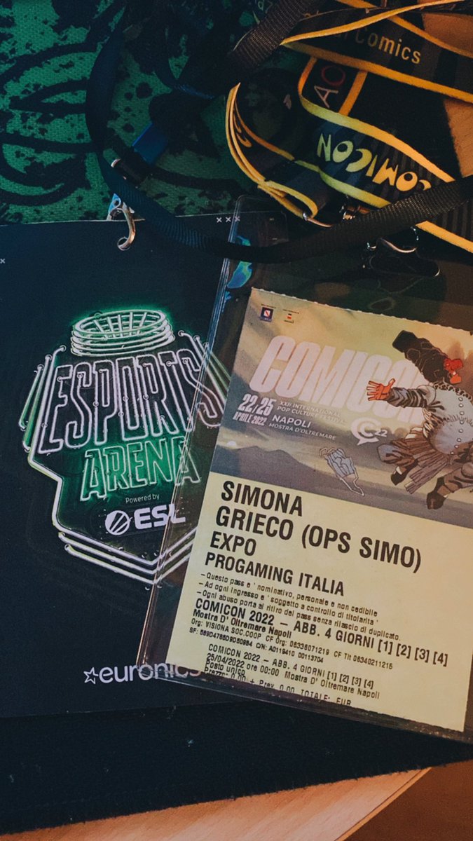 opssimo's tweet image. Questa mia prima fiera mi ha fatto vivere esperienze ed emozioni indimenticabili. 
È stato bello finalmente associare dal vivo voci a volti ed incontrare tanti colleghi del settore.

Grazie @NapoliCOMICON @ESLItaly @ProGaming @egatvs per questa prima esperienza! 💛💛