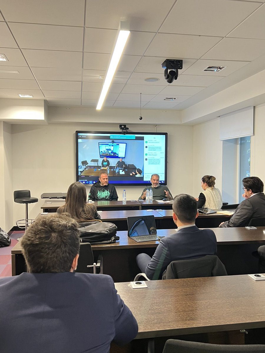 🔴Comienza la Masterclass El Management en el nuevo escenario digital impartida por <a href="/Oscar33prod/">Oscar Piñuela</a> y <a href="/mctersse/">Ramiro McTersse</a> 

📲Puedes seguirla aquí por streaming: ponsescueladenegocios.com/actividad/mana…