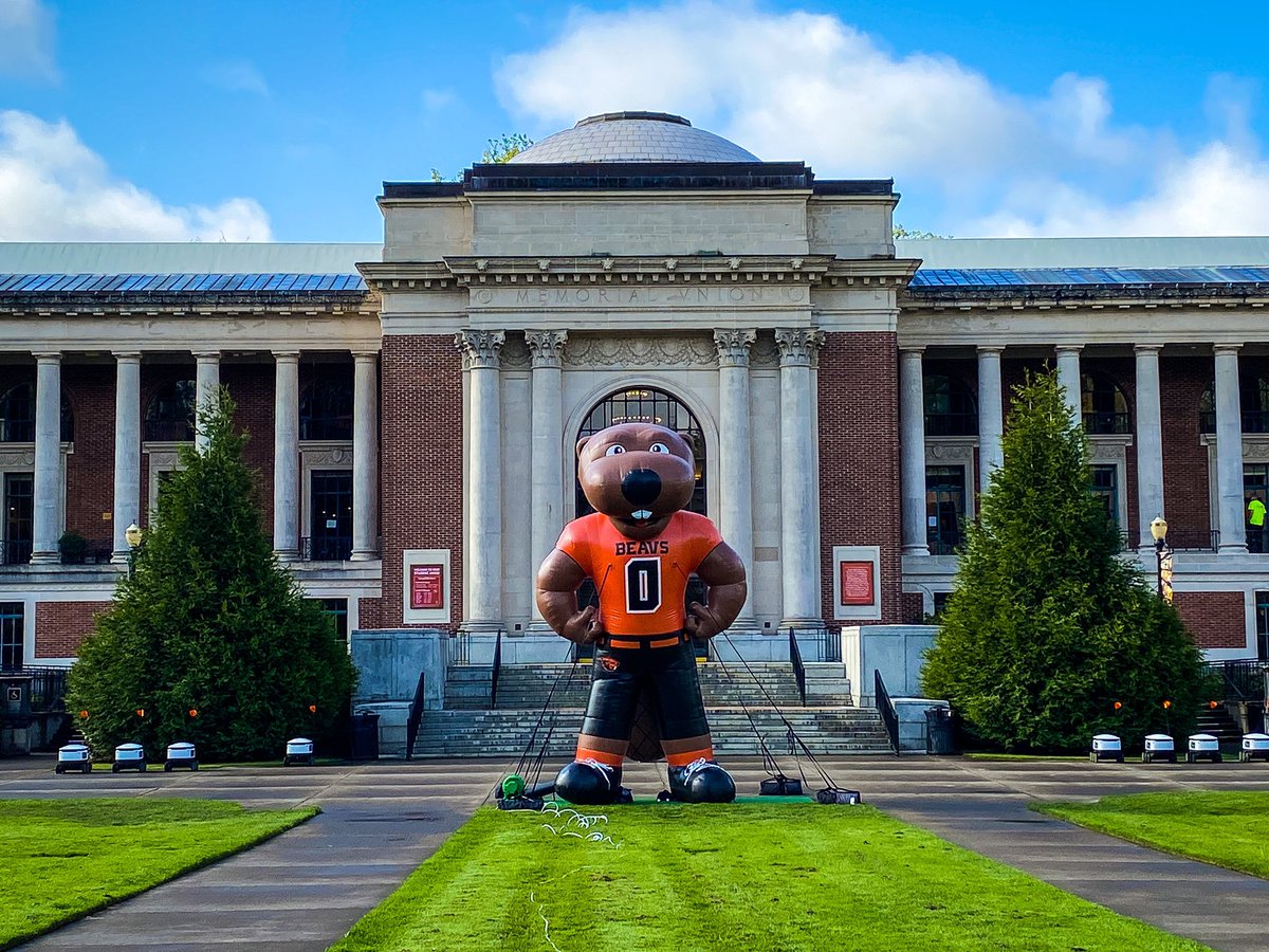 @BennyBeaver and his robot fleet are ready for #DamProudDay #gobeavs